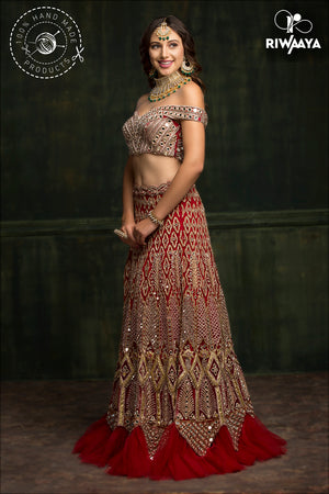 red bridal lehnga